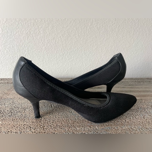 Tahari Black Toby Stretch Pumps High Heels Pointed Toe Size 9.5 Women’s Slip On - Picture 5 of 8